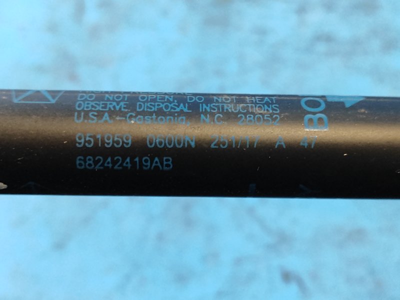 Амортизатор крышки багажника левый COMPASS 17-21 2018 2.4 EDD Амортизатор крышки багажника левый COMPASS 17-21 2018 2.4 EDD