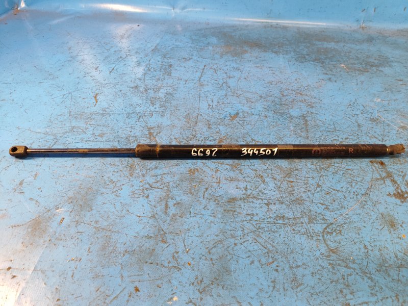 Запчасть амортизатор крышки багажника правый DODGE GRAND CARAVAN 08- 2013 3.6 ERB 5109604AE Б/У Амортизатор крышки багажника правый DODGE GRAND CARAVAN 08- 2013 3.6 ERB 5109604AE Б/У