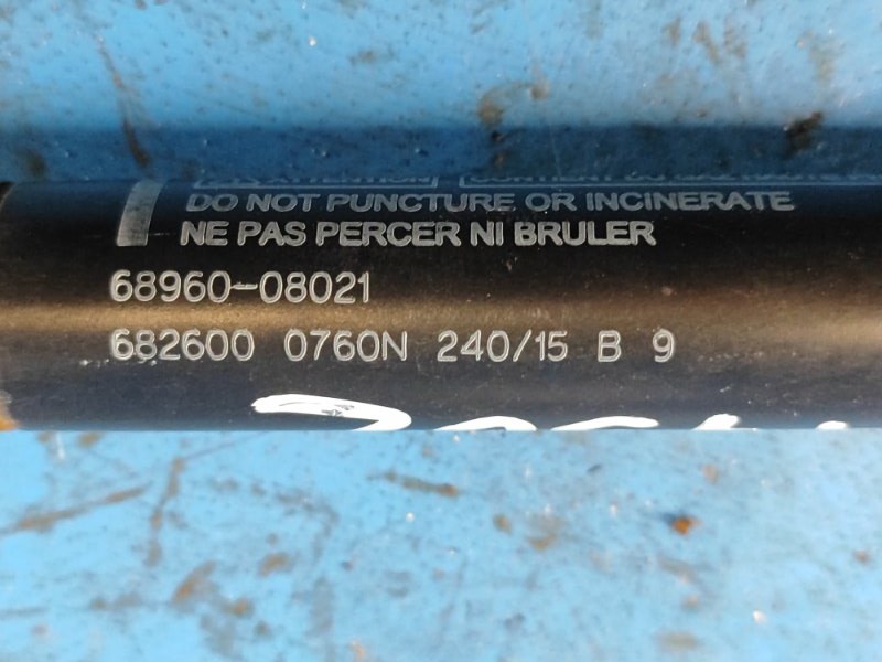 Амортизатор крышки багажника левый SIENNA 11-16 2015 3.5 2GR-FE