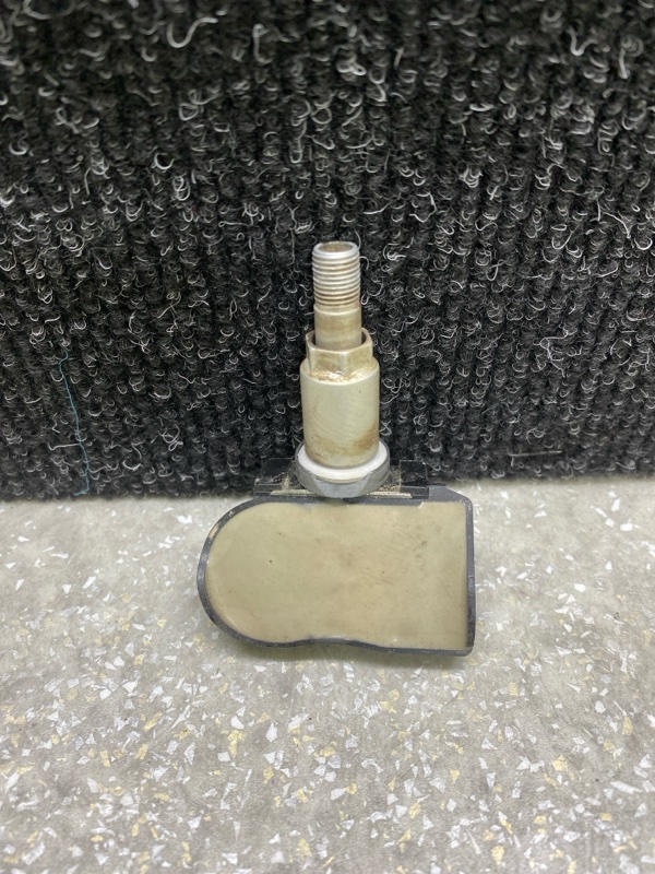 Запчасть датчик давления в шинах HYUNDAI SANTA FE (DM) 12-18 2017 2.4 G4KJ 52933-3N000 Б/У Датчик давления в шинах HYUNDAI SANTA FE (DM) 12-18 2017 2.4 G4KJ 52933-3N000 Б/У