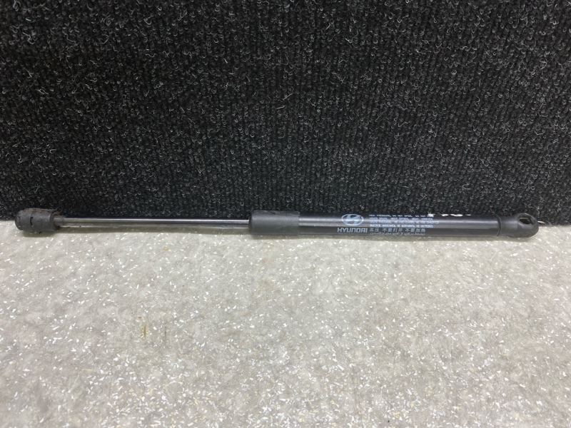 Запчасть амортизатор капота HYUNDAI SANTA FE (DM) 12-18 2017 2.4 G4KJ 81161-4Z000 Б/У Амортизатор капота HYUNDAI SANTA FE (DM) 12-18 2017 2.4 G4KJ 81161-4Z000 Б/У