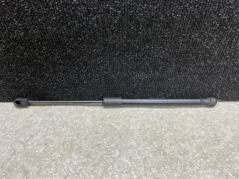 Амортизатор капота SANTA FE (DM) 12-18 2017 2.4 G4KJ Амортизатор капота SANTA FE (DM) 12-18 2017 2.4 G4KJ