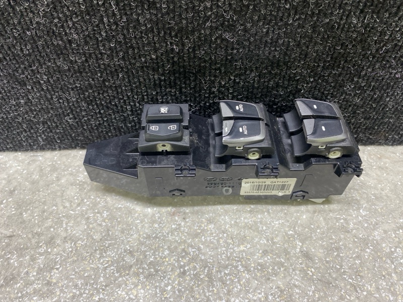 Блок управления стеклоподъемниками левый SANTA FE (DM) 12-18 2017 2.4 G4KJ Блок управления стеклоподъемниками левый SANTA FE (DM) 12-18 2017 2.4 G4KJ