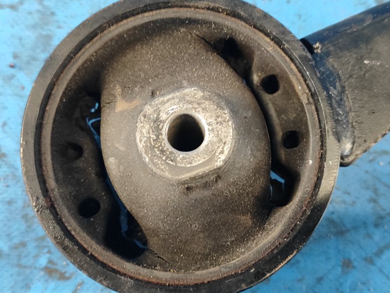 Подушка двигателя верхняя правая SIENNA 11-16 2015 3.5 2GR-FE Подушка двигателя верхняя правая SIENNA 11-16 2015 3.5 2GR-FE