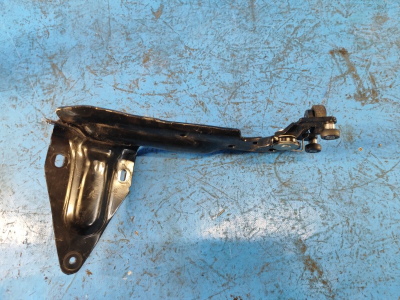 Петля двери нижняя задняя правая GRAND CARAVAN 08- 2013 3.6 ERB Петля двери нижняя задняя правая GRAND CARAVAN 08- 2013 3.6 ERB