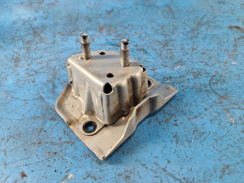 Кронштейн усилителя заднего бампера левый LEXUS HS250H (ANF10) 09-12 2.4 2AZFXE