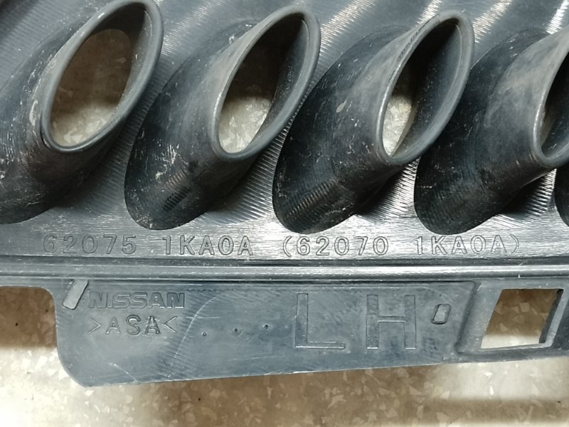 Решетка радиатора левая JUKE 10-19 2011 1.6 MR16DDT