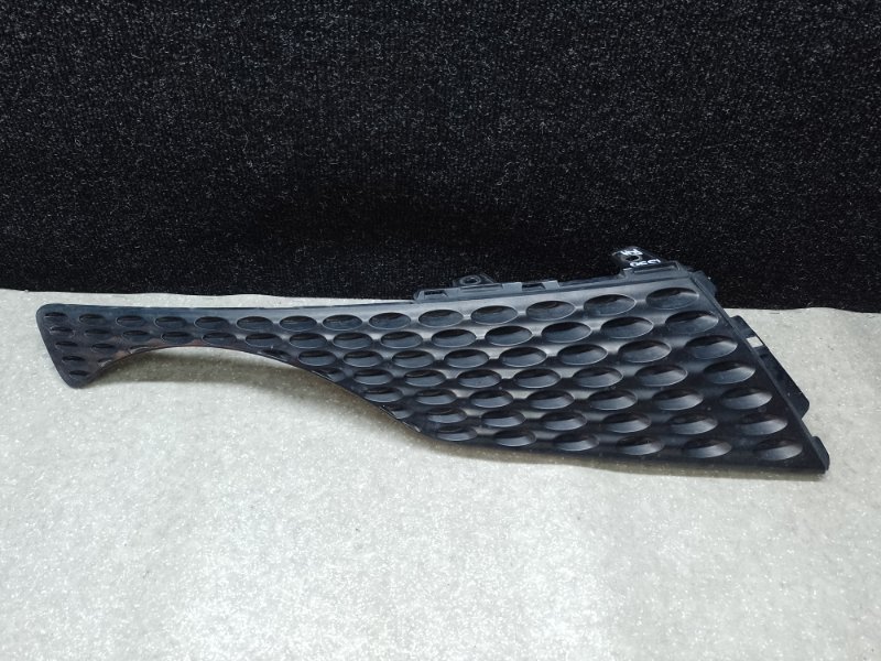 Решетка радиатора правая NISSAN JUKE 10-19 2011 1.6 MR16DDT 62074-1KA0A Б/У