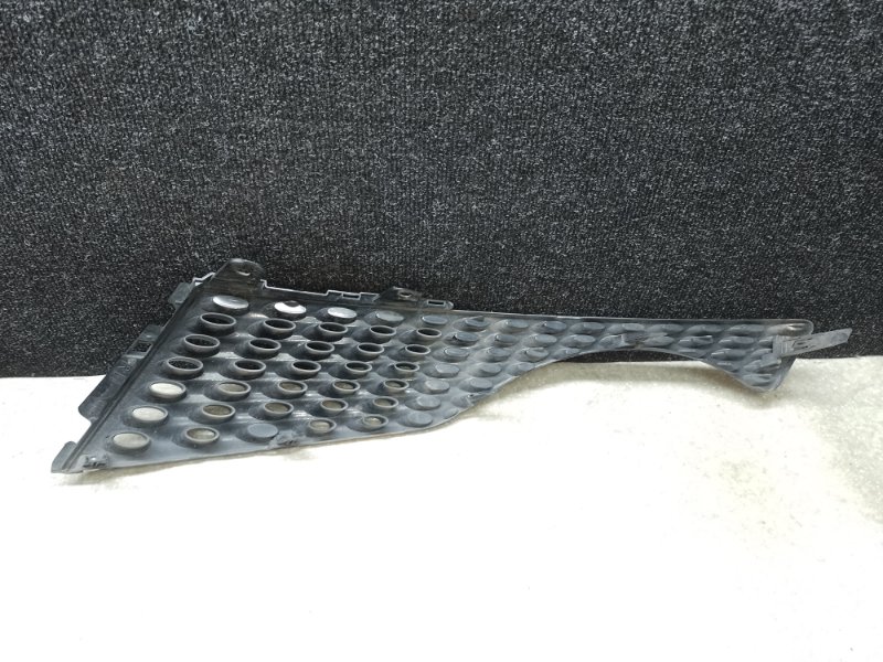 Решетка радиатора правая JUKE 10-19 2011 1.6 MR16DDT