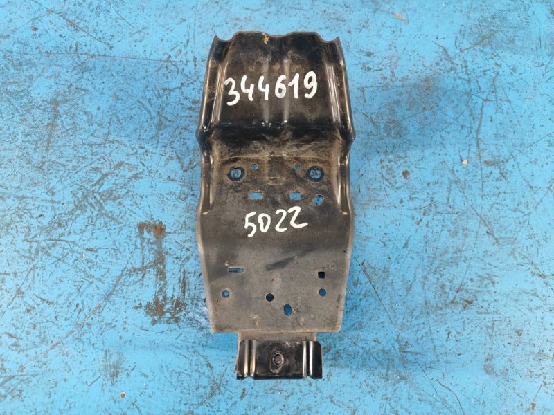 Запчасть кронштейн MAZDA CX-5 (KF) 16-21 KB7W-52-150 Б/У Кронштейн MAZDA CX-5 (KF) 16-21 KB7W-52-150 Б/У