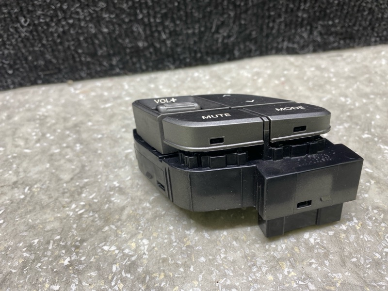 Кнопки на руль левые HYUNDAI SANTA FE (DM) 12-18 2.4 G4KJ