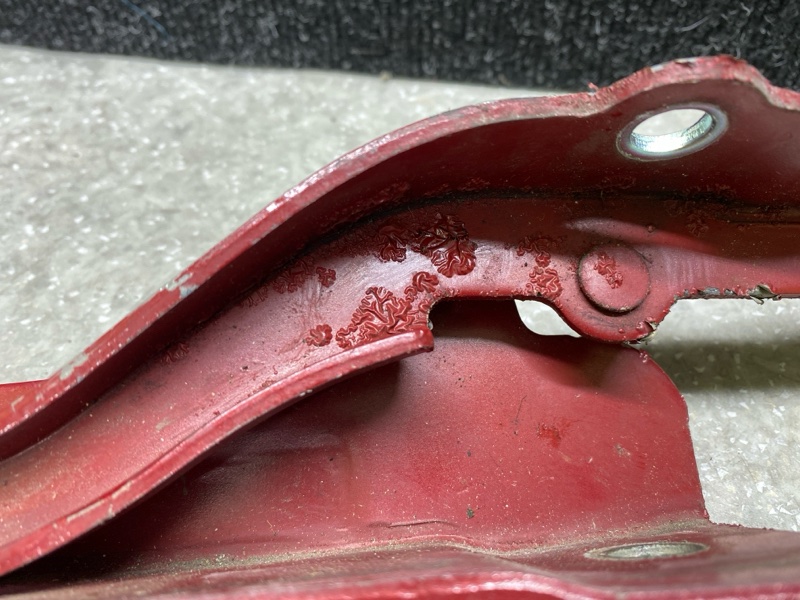 Петля капота левая SANTA FE (DM) 12-18 2017 2.4 G4KJ Петля капота левая SANTA FE (DM) 12-18 2017 2.4 G4KJ