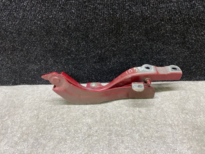 Петля капота правая SANTA FE (DM) 12-18 2017 2.4 G4KJ Петля капота правая SANTA FE (DM) 12-18 2017 2.4 G4KJ