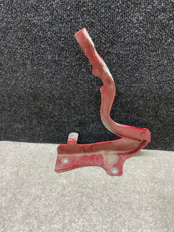 Петля капота правая HYUNDAI SANTA FE (DM) 12-18 2.4 G4KJ Петля капота правая HYUNDAI SANTA FE (DM) 12-18 2.4 G4KJ