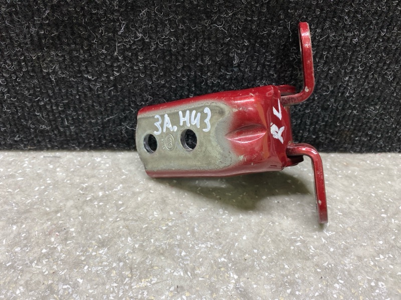 Петля двери нижняя задняя левая HYUNDAI SANTA FE (DM) 12-18 2017 2.4 G4KJ 79350-2B000 Б/У