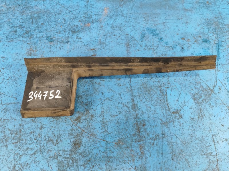 Дефлектор радиатора FORD MUSTANG 15- 2.3 C23HD0D FR3B-8102-BB Б/У