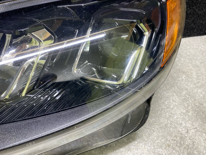 Фара левая ESCAPE 19 - 2020 C15FDOS