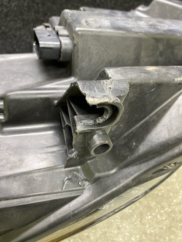 Фара левая ESCAPE 19 - 2020 C15FDOS