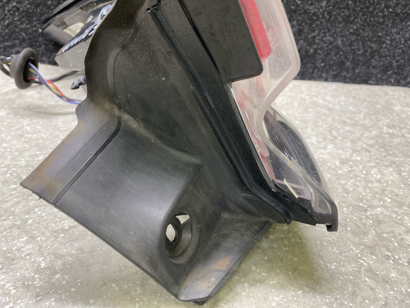 Фонарь наружный правый ESCAPE 19 - 2020 C15FDOS