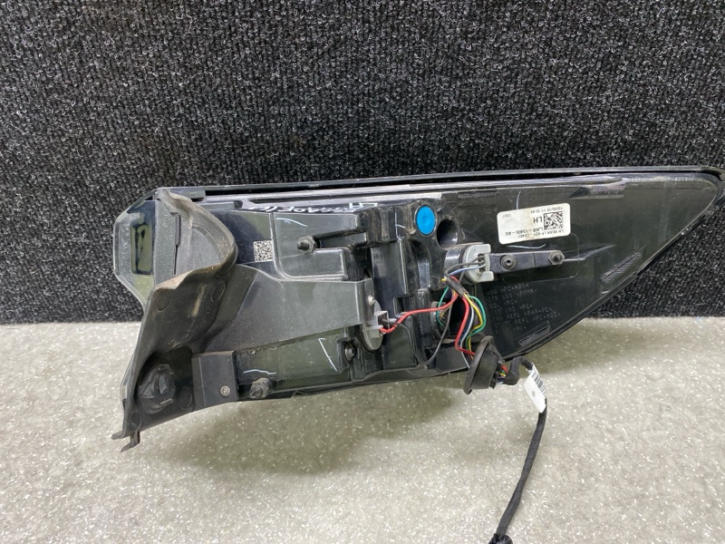 Фонарь наружный левый ESCAPE 19 - 2020 C15FDOS