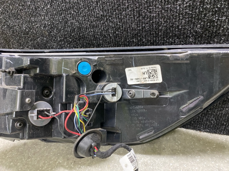 Фонарь наружный левый ESCAPE 19 - 2020 C15FDOS