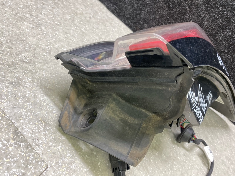 Фонарь наружный левый ESCAPE 19 - 2020 C15FDOS