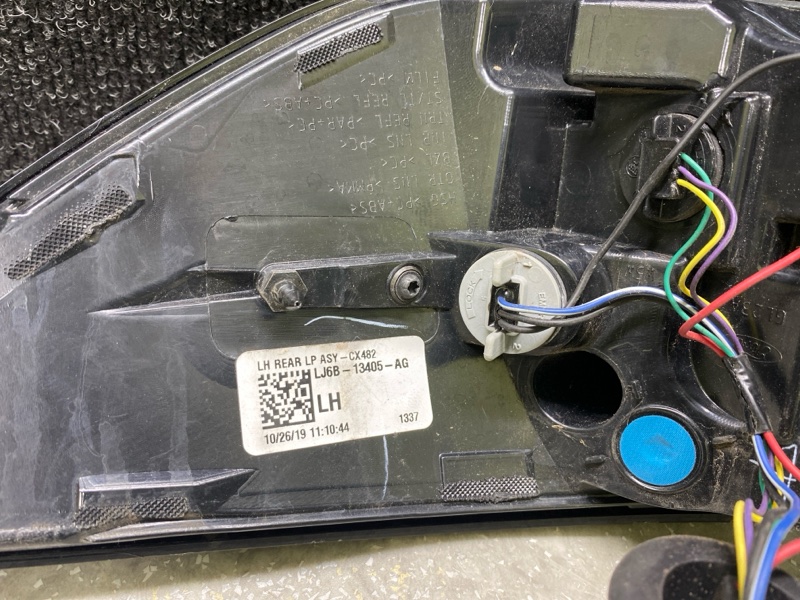 Фонарь наружный левый ESCAPE 19 - 2020 C15FDOS