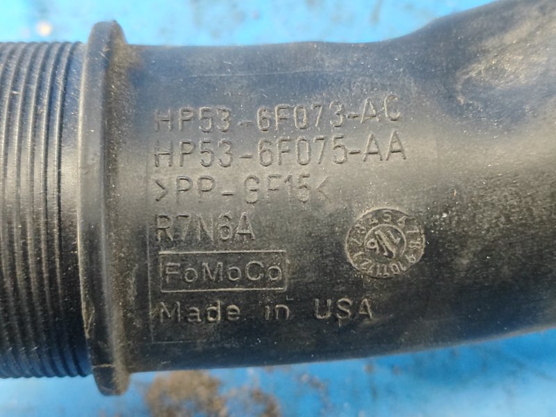 Патрубок интеркулера FORD FUSION 14- 2.7 twin turbo Патрубок интеркулера FORD FUSION 14- 2.7 twin turbo