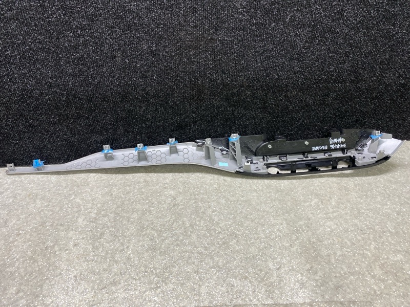 Накладка торпедо ESCAPE 19 - 2020 C15FDOS Накладка торпедо ESCAPE 19 - 2020 C15FDOS