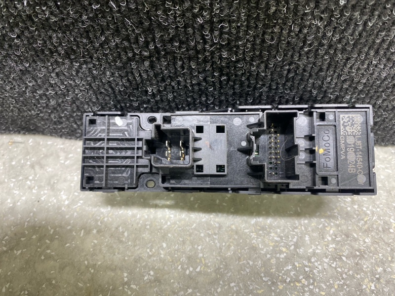 Блок управления стеклоподъемниками передний левый ESCAPE 19 - 2020 C15FDOS Блок управления стеклоподъемниками передний левый ESCAPE 19 - 2020 C15FDOS