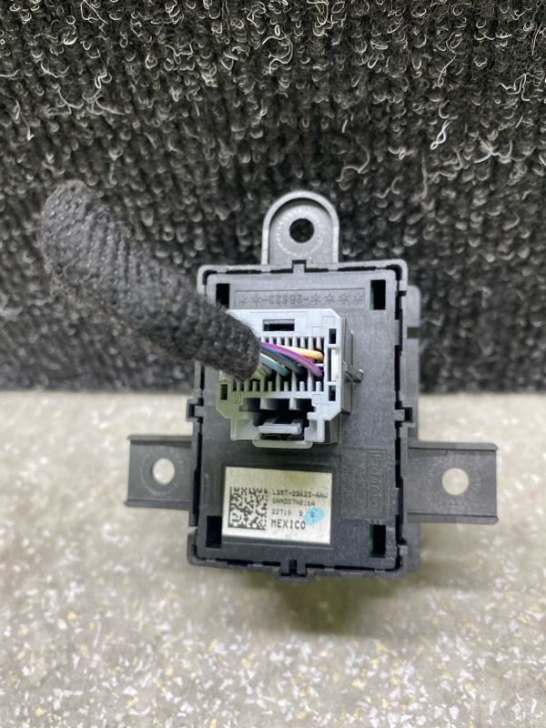 Кнопка стояночного тормоза ESCAPE 19 - 2020 C15FDOS