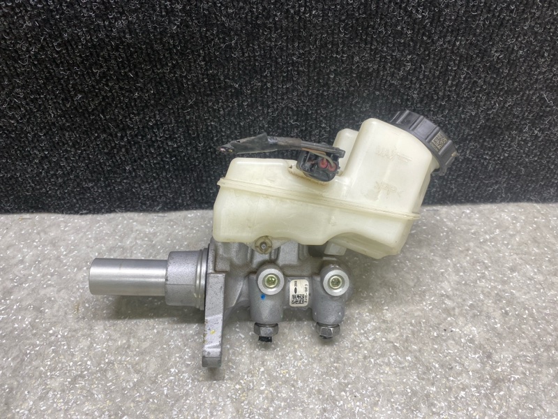 Главный тормозной цилиндр FORD ESCAPE 19 - 2020 C15FDOS JX6Z-2140-K Б/У