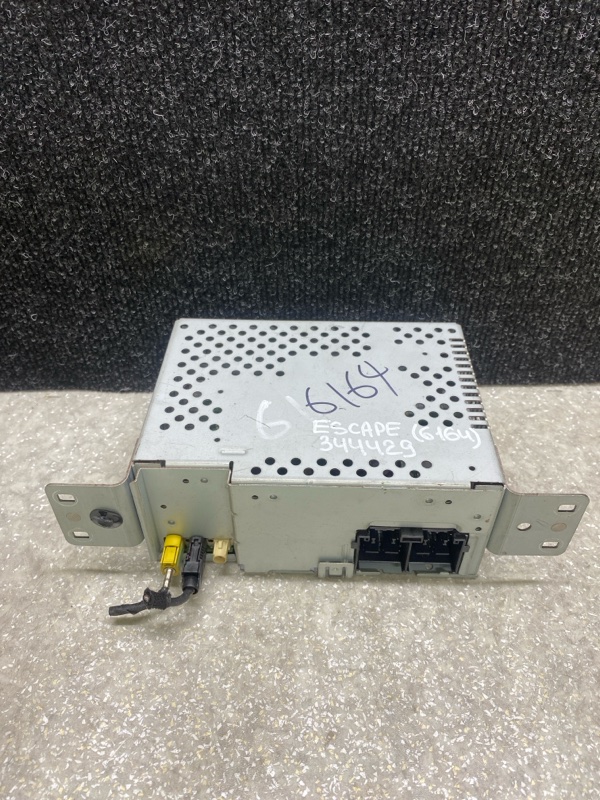 Запчасть магнитола FORD ESCAPE 19 - 2020 C15FDOS LJ6Z-18K810-A Б/У Магнитола FORD ESCAPE 19 - 2020 C15FDOS LJ6Z-18K810-A Б/У