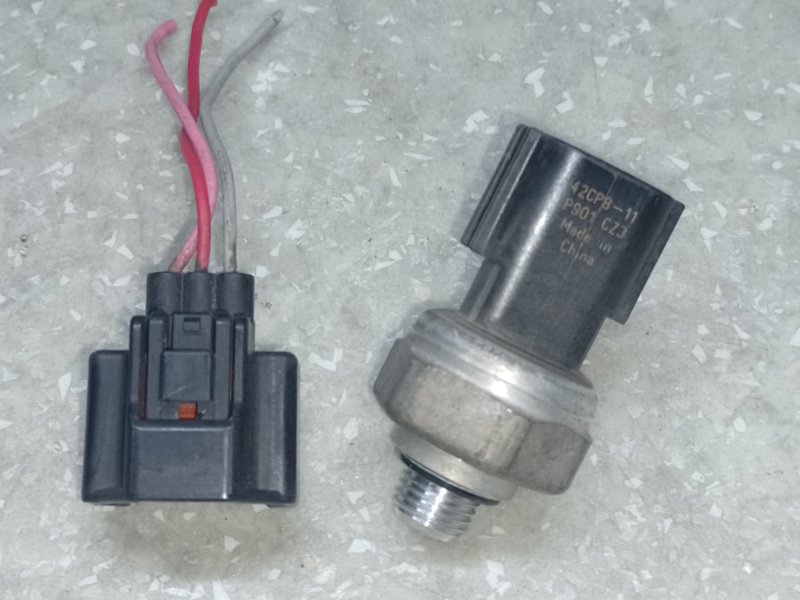 Датчик давления кондиционера NISSAN TEANA J32 08-14 92136-1FA0A Б/У