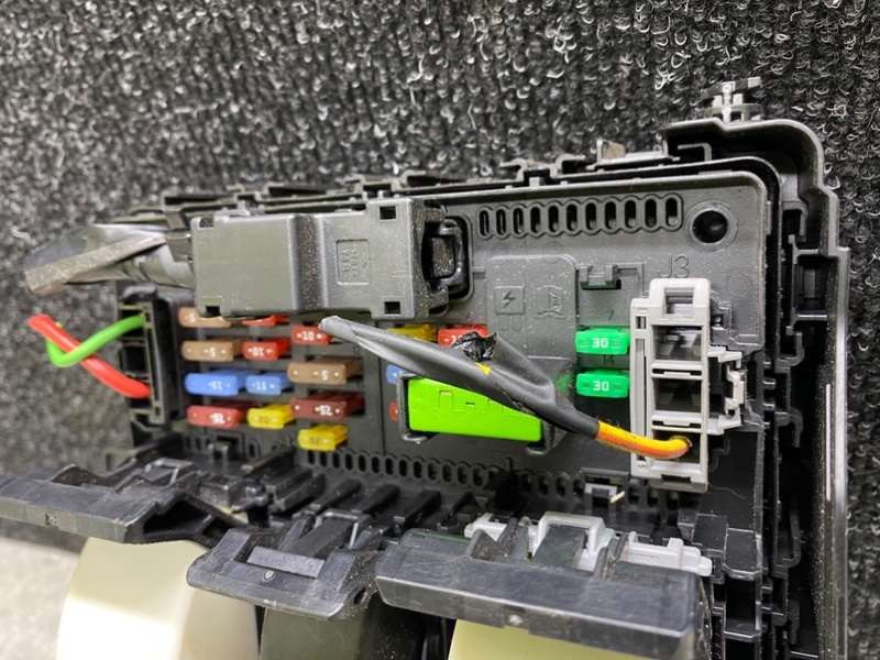 Блок предохранителей салон ESCAPE 19 - 2020 C15FDOS