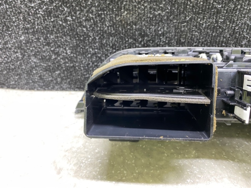 Дефлектор воздушный ESCAPE 19 - 2020 C15FDOS