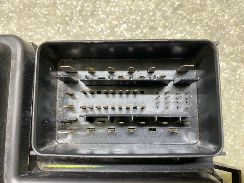 Блок предохранителей моторный отсек FUSION 14- 2019 C20EDEF