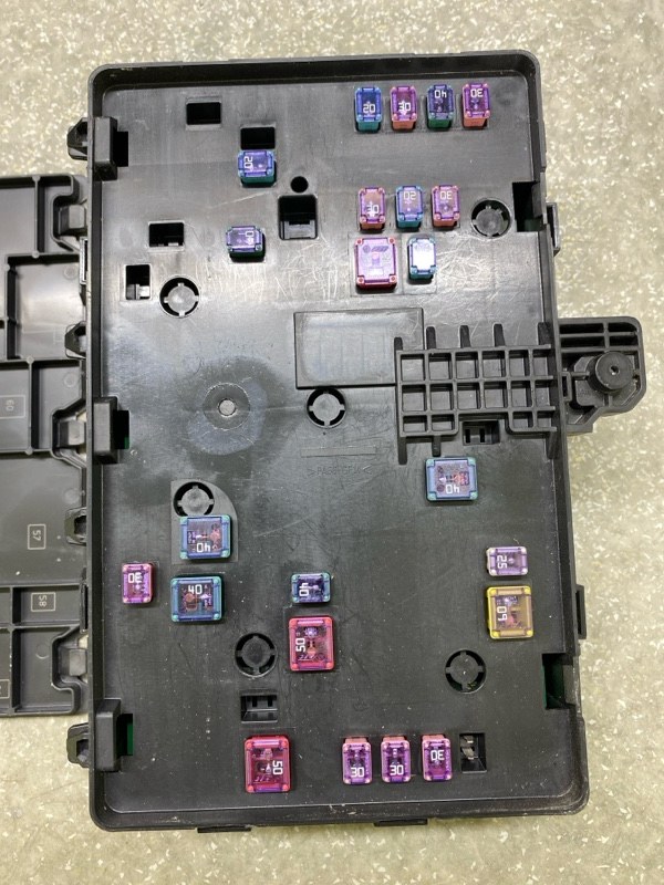 Блок предохранителей моторный отсек FUSION 14- 2019 C20EDEF