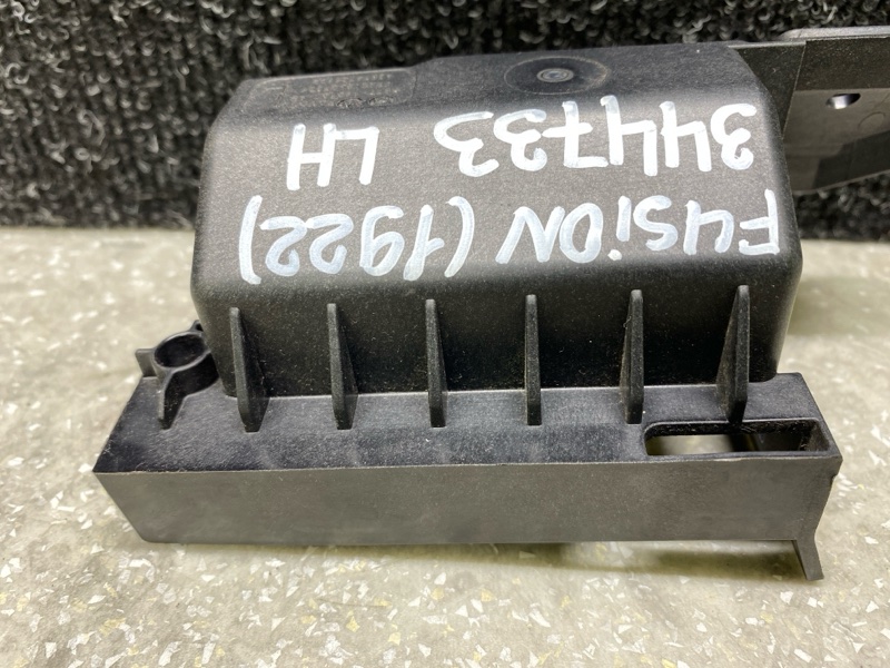 Кронштейн датчика слепых зон левый FUSION 14- 2019 C20EDEF