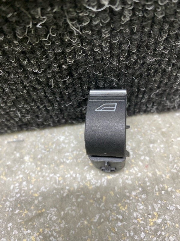 Запчасть кнопка стеклоподъемника FORD FUSION 14- 2019 C20EDEF DG9Z-14529-AB Б/У Кнопка стеклоподъемника FORD FUSION 14- 2019 C20EDEF DG9Z-14529-AB Б/У