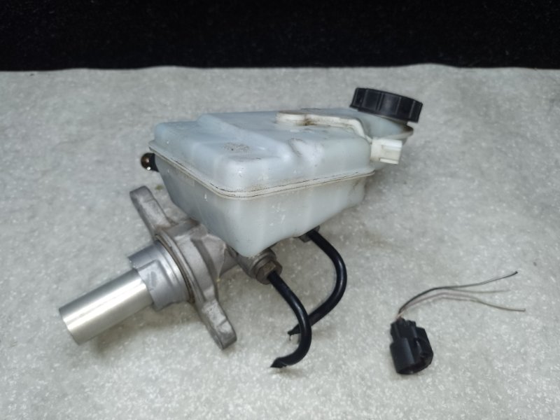 Главный тормозной цилиндр FORD FOCUS 10-18 2016 C20HDTX 2.0L EcoBoost DV6Z-2140-N Б/У