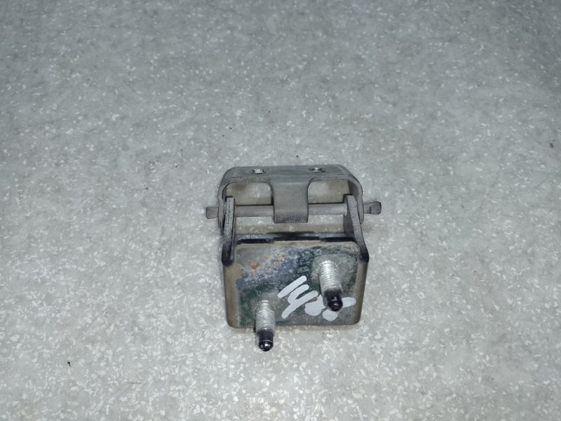 Петля крышки багажника правая FORD FOCUS 10-18 2016 C20HDTX 2.0L EcoBoost CP9Z-5842900-A Б/У