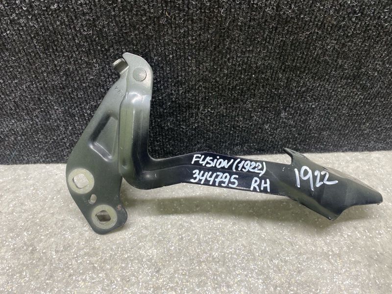 Запчасть петля капота правая FORD FUSION 14- 2019 C20EDEF DS7Z-16796-A Б/У Петля капота правая FORD FUSION 14- 2019 C20EDEF DS7Z-16796-A Б/У