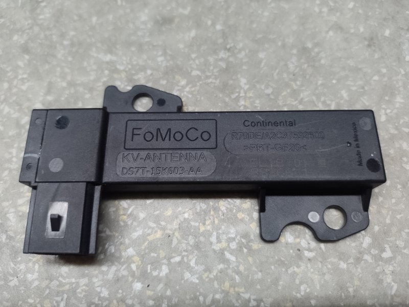 Запчасть антенна FORD FOCUS 10-18 2016 C20HDTX 2.0L EcoBoost DS7Z-19D596-A Б/У Антенна FORD FOCUS 10-18 2016 C20HDTX 2.0L EcoBoost DS7Z-19D596-A Б/У