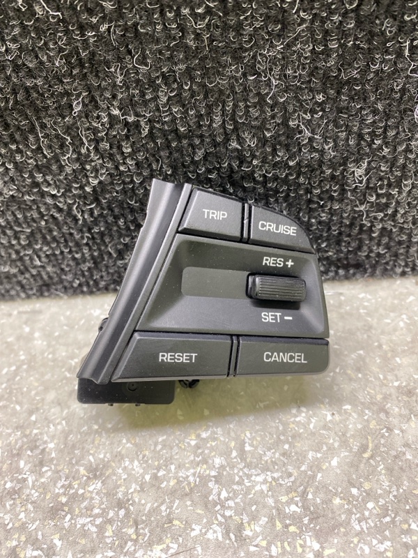 Кнопки на руль правые HYUNDAI ELANTRA AD 16- 2017 2.0 G4NH 96700-F2100 Б/У