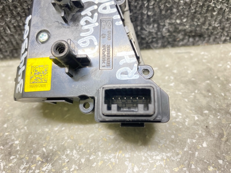 Кнопки на руль правые HYUNDAI ELANTRA AD 16- 2.0 G4NH