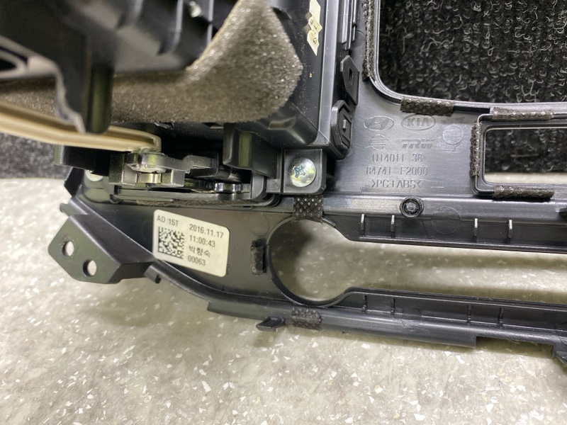 Накладка торпедо под магнитолу ELANTRA AD 16- 2017 2.0 G4NH