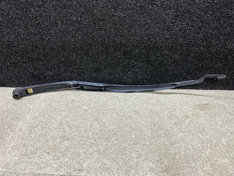 Поводок стеклоочистителя передний правый HYUNDAI ELANTRA AD 16- 2.0 G4NH