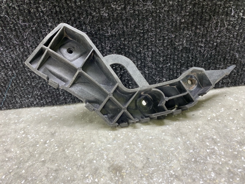 Кронштейн переднего бампера (на крыле) правый ELANTRA AD 16- 2017 2.0 G4NH