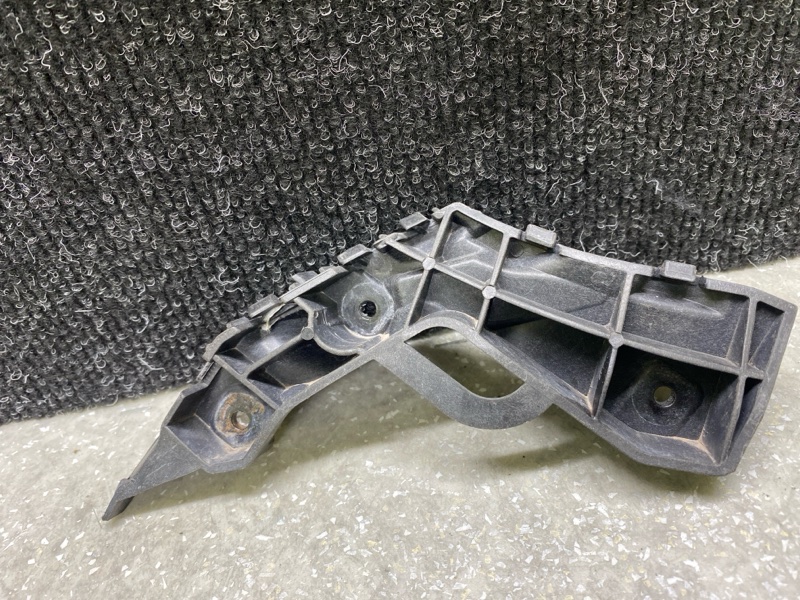 Кронштейн переднего бампера (на крыле) правый HYUNDAI ELANTRA AD 16- 2.0 G4NH